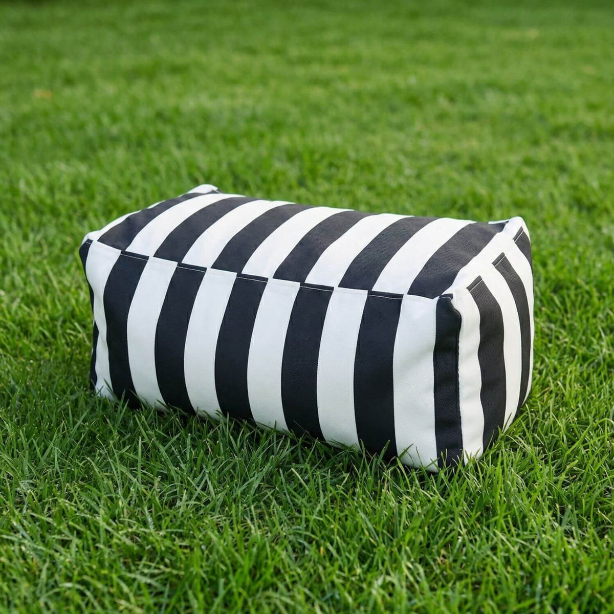 Pouf Extérieur Rectangulaire Solis - Housse Imperméable & Remplissage Inclus